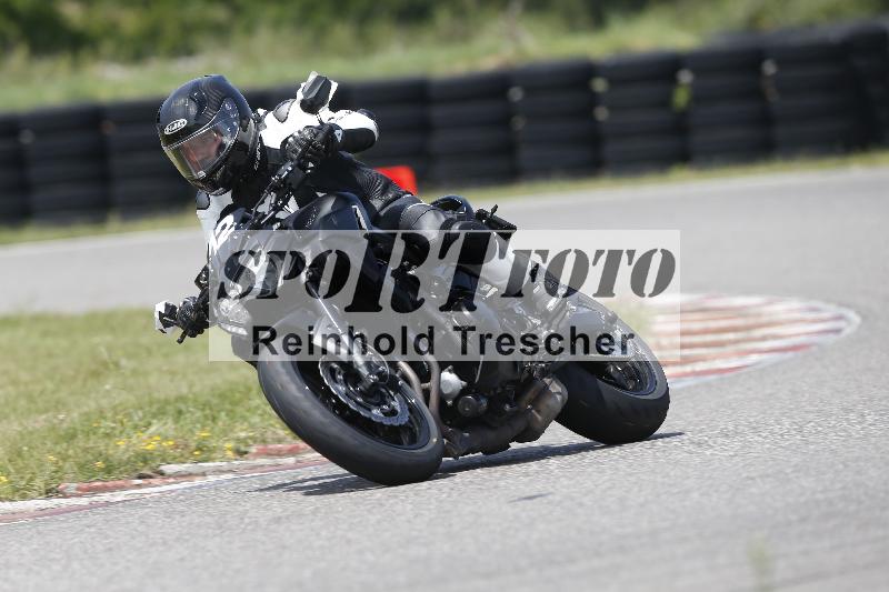 /Archiv-2025/27 12.06.2025 Ducati Schweiz Trackday Warmup  ADR/blau-bleu/12